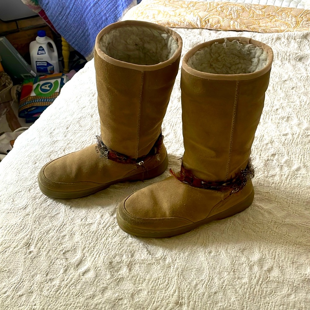 Steve Madden Bamboo Brown Suede Pull on BootW/Feather Trim Fur lined Size 10